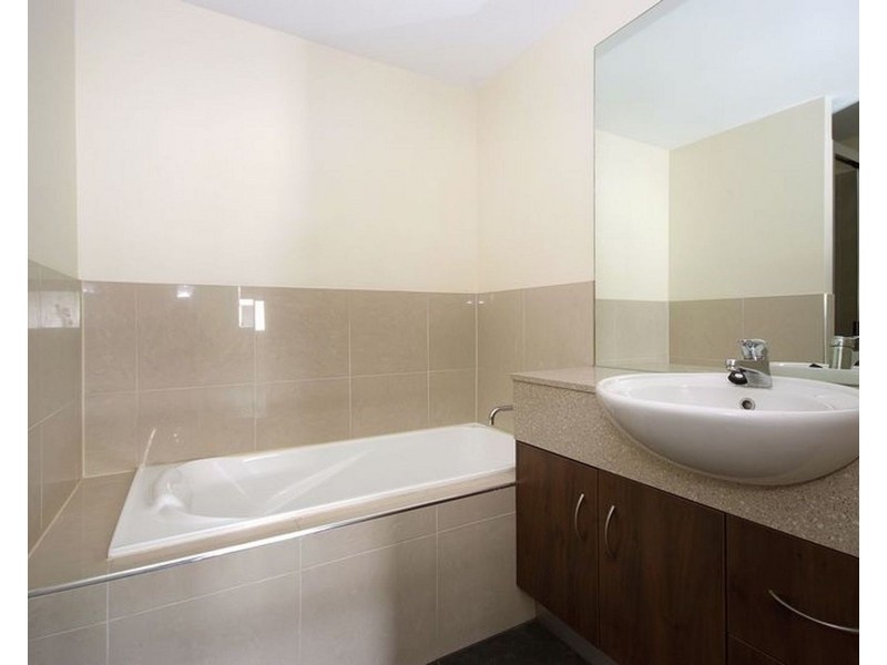 19/351 Lake Street, Cairns North QLD 4870