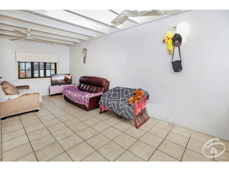 3/404 Cochrane Street, Mooroobool QLD 4870
