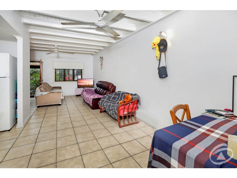 3/404 Cochrane Street, Mooroobool QLD 4870
