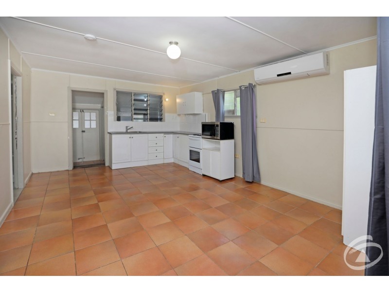 2/60 Dalton Street, Westcourt QLD 4870