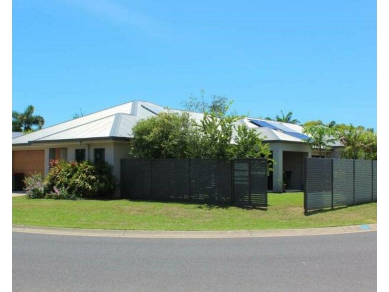 2/15 Moojeeba Way, Trinity Park QLD 4879