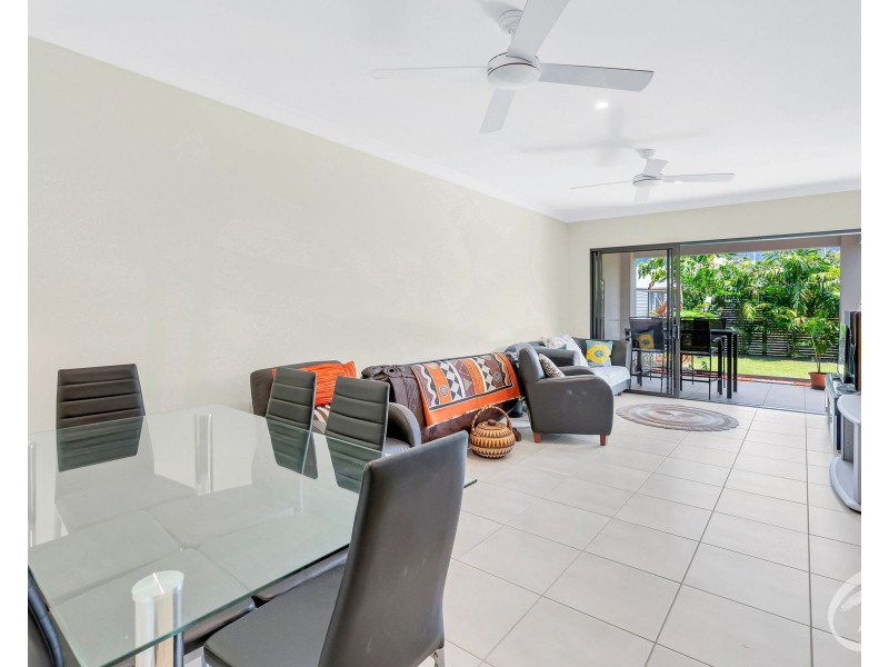 2/15 Moojeeba Way, Trinity Park QLD 4879