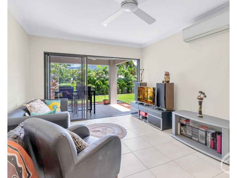 2/15 Moojeeba Way, Trinity Park QLD 4879