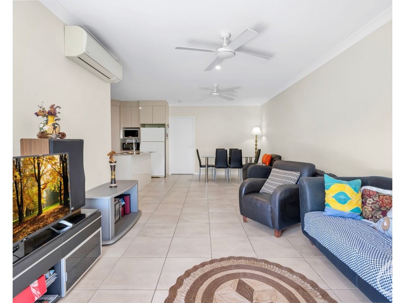2/15 Moojeeba Way, Trinity Park QLD 4879
