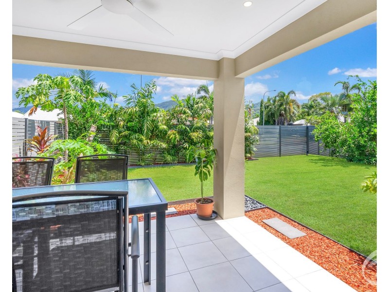 2/15 Moojeeba Way, Trinity Park QLD 4879