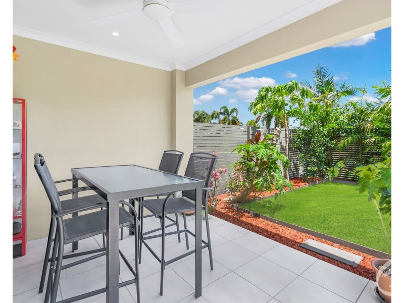 2/15 Moojeeba Way, Trinity Park QLD 4879