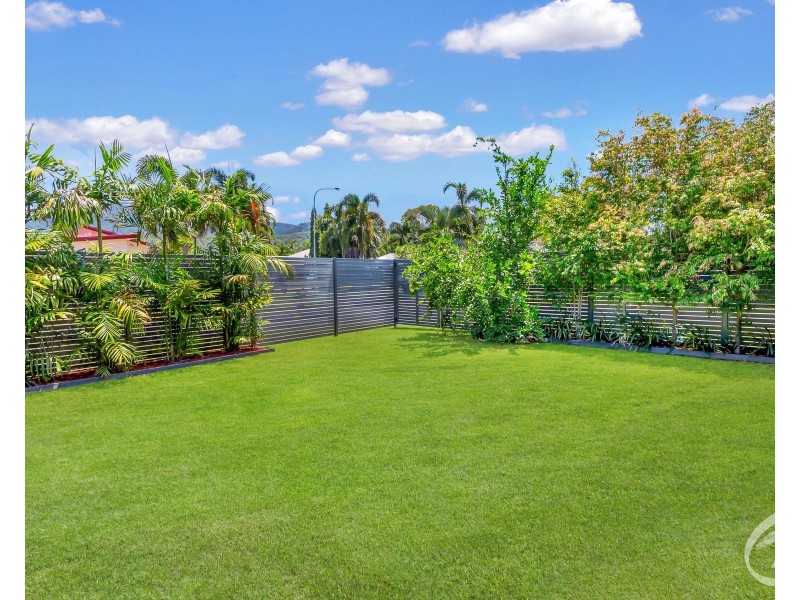 2/15 Moojeeba Way, Trinity Park QLD 4879