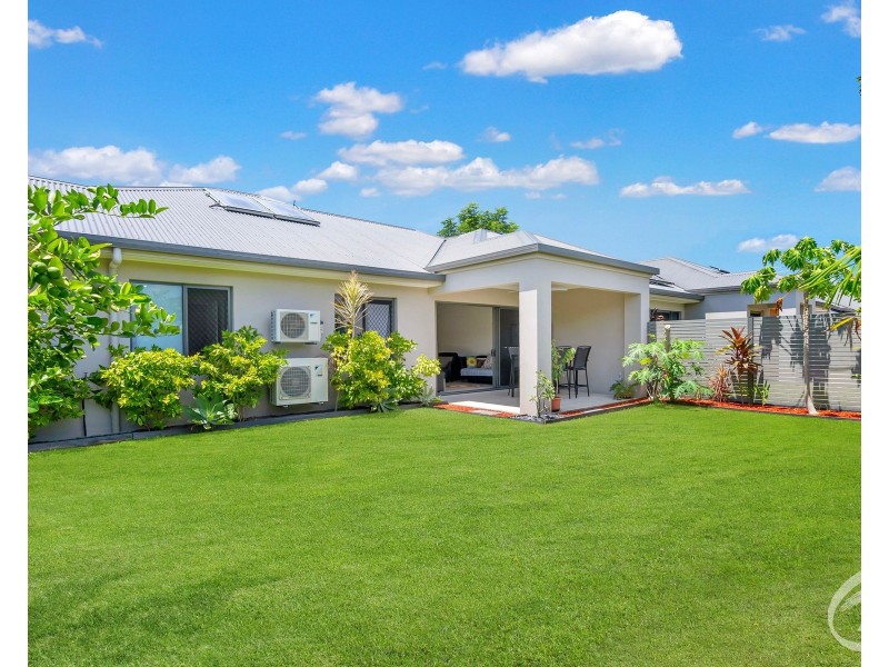 2/15 Moojeeba Way, Trinity Park QLD 4879