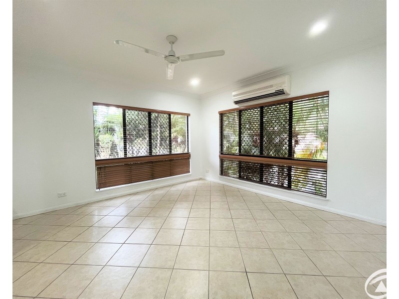 1 Eleanor Close, Mooroobool QLD 4870