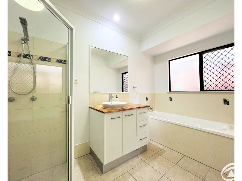 1 Eleanor Close, Mooroobool QLD 4870