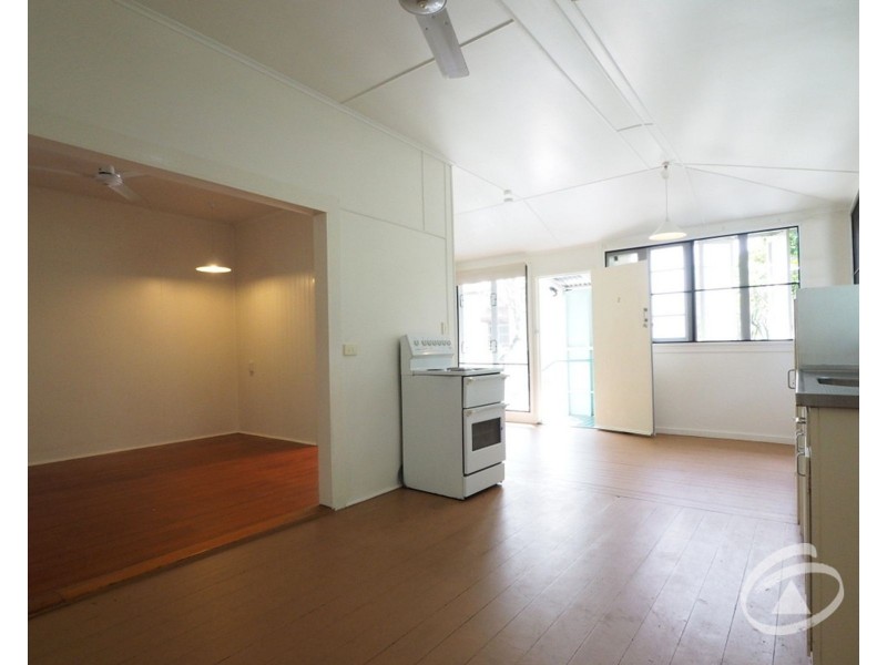 2/81 Digger Street, Cairns North QLD 4870