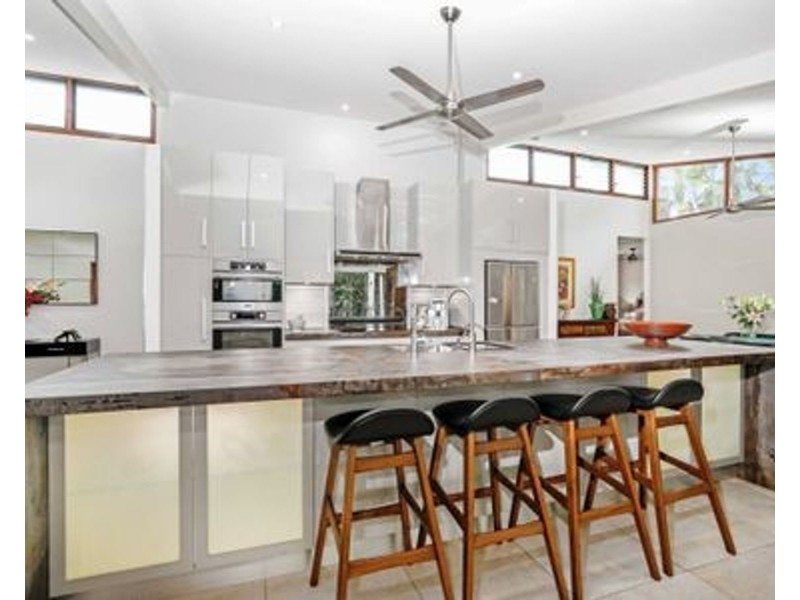 10 Euston Close, Clifton Beach QLD 4879