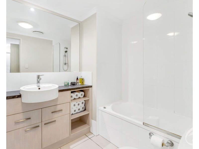 9/9-15 McLean Street, Cairns North QLD 4870