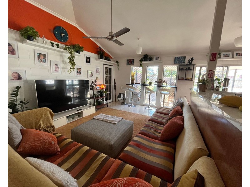 2/1 Josephine Close, Yorkeys Knob QLD 4878