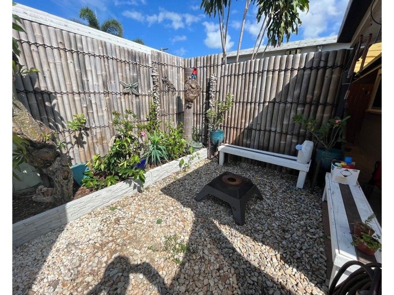 2/1 Josephine Close, Yorkeys Knob QLD 4878