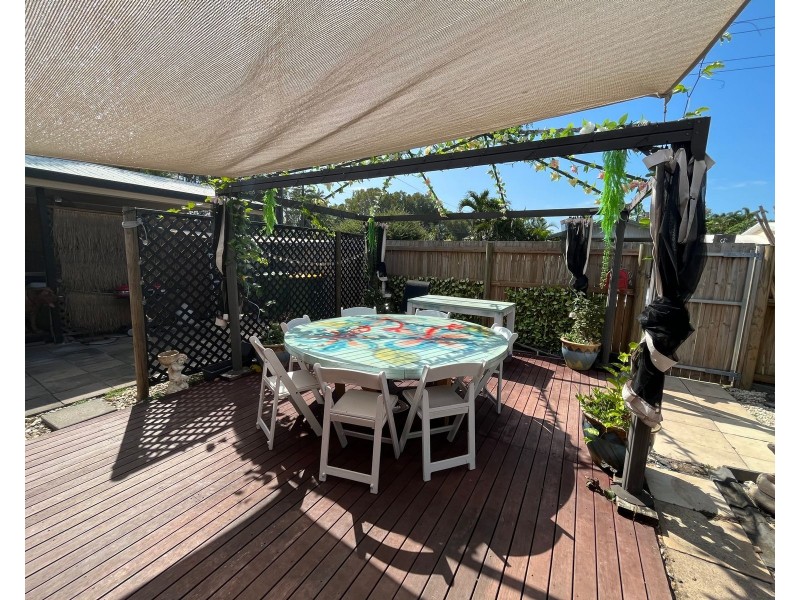 2/1 Josephine Close, Yorkeys Knob QLD 4878