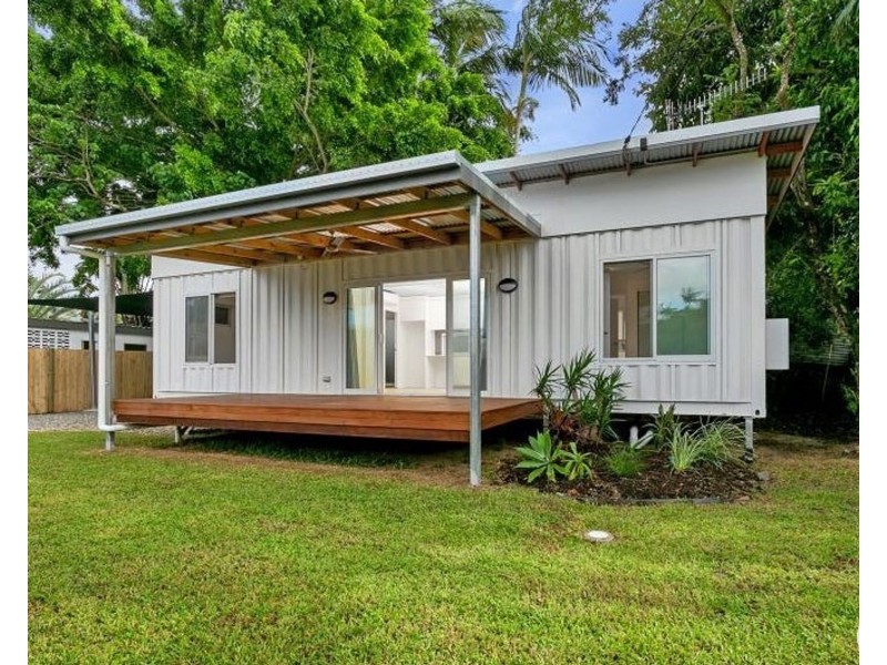 2/276 McCoombe Street, Westcourt QLD 4870