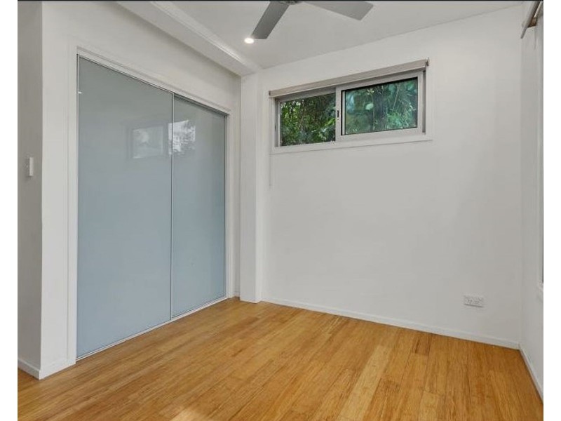 2/276 McCoombe Street, Westcourt QLD 4870