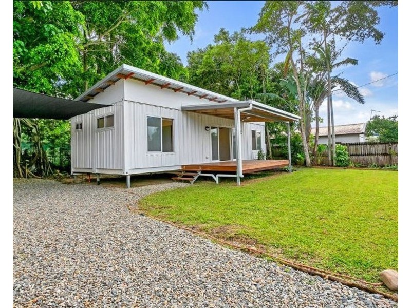 2/276 McCoombe Street, Westcourt QLD 4870