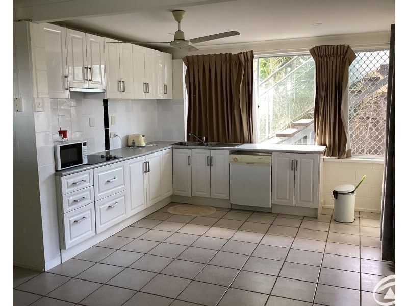 2-4 Duignan Street, Whitfield QLD 4870
