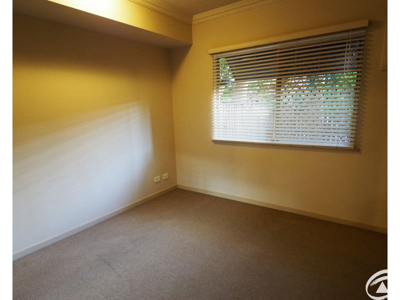 202/2-8 Centenary Close, Manoora QLD 4870