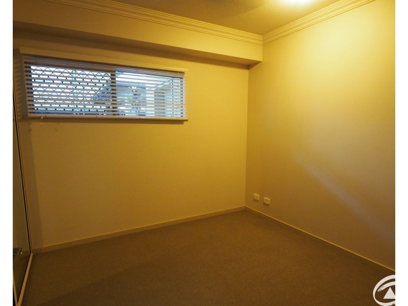 202/2-8 Centenary Close, Manoora QLD 4870