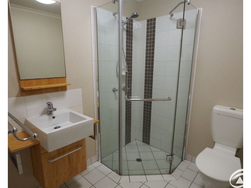 202/2-8 Centenary Close, Manoora QLD 4870