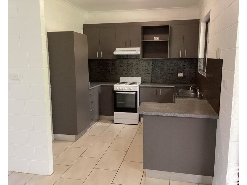 35 Mestrez Street, Mooroobool QLD 4870