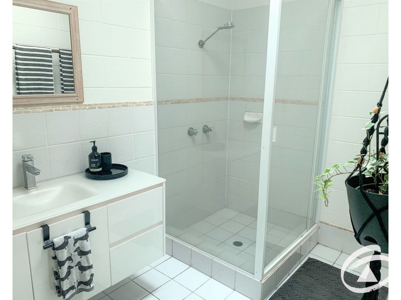 2/253 Pease Street,, Edge Hill QLD 4870