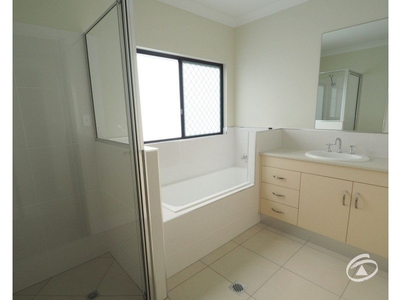 15 Tarantino Crescent, White Rock QLD 4868
