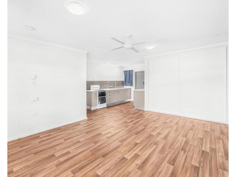 2/40-44 Dalton Street, Westcourt QLD 4870