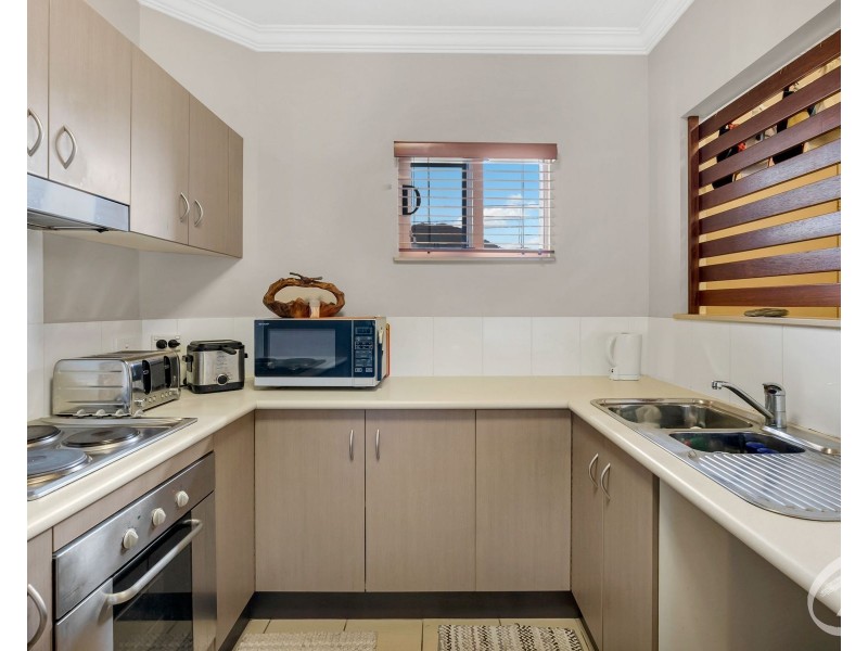 117/22-24 Ward Street, Mooroobool QLD 4870