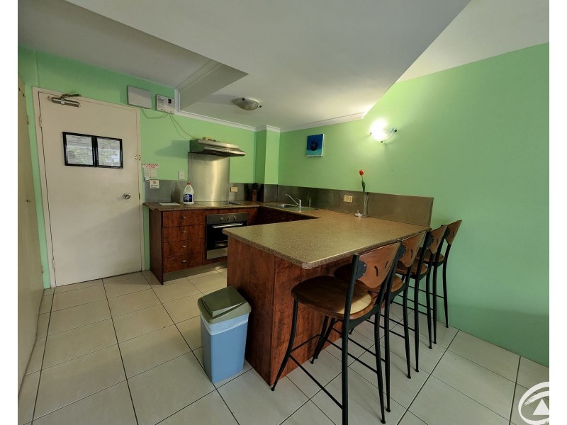 16/239 Lake Street, Cairns North QLD 4870