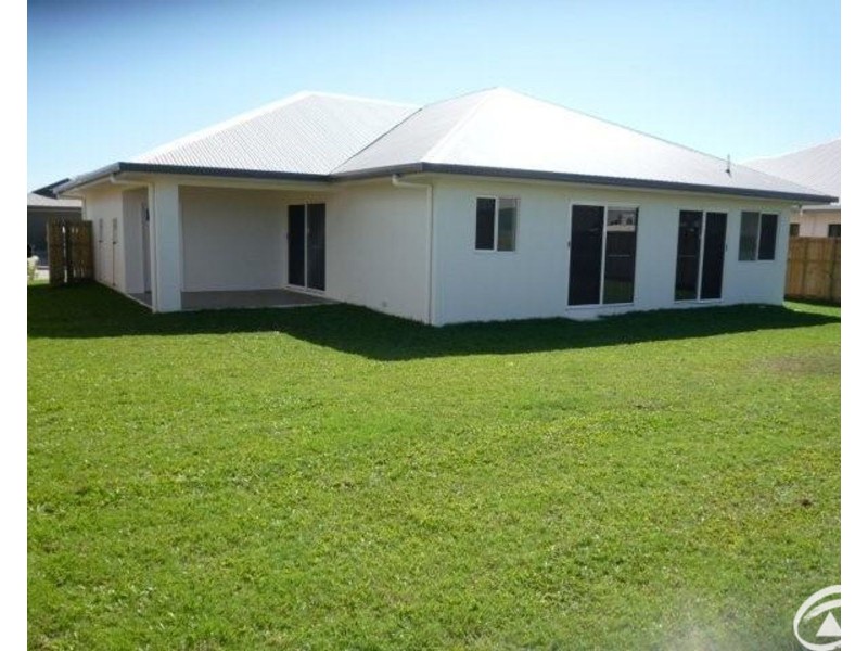 8 Totley Chase, Trinity Park QLD 4879