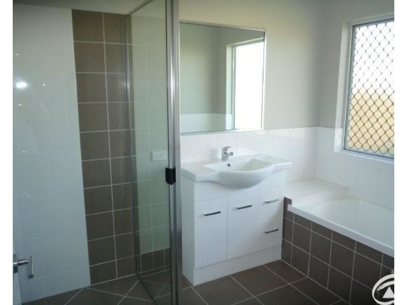 8 Totley Chase, Trinity Park QLD 4879