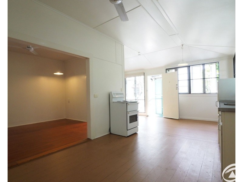 2/81 Digger Street, Cairns North QLD 4870