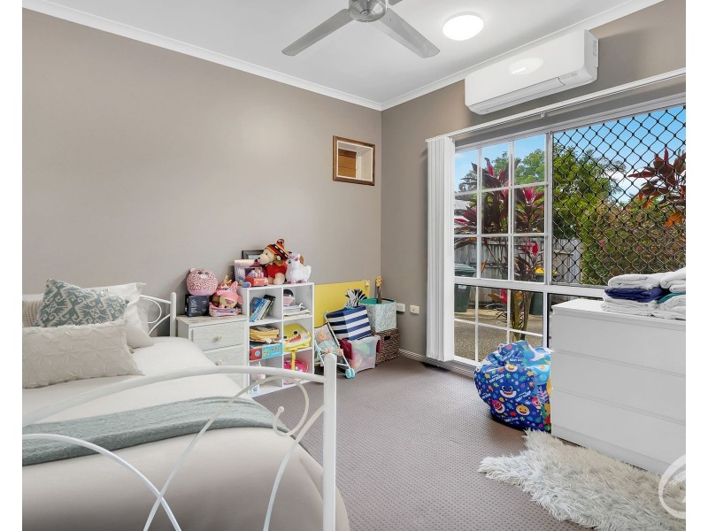 1/4 Ingham Court, Mooroobool QLD 4870