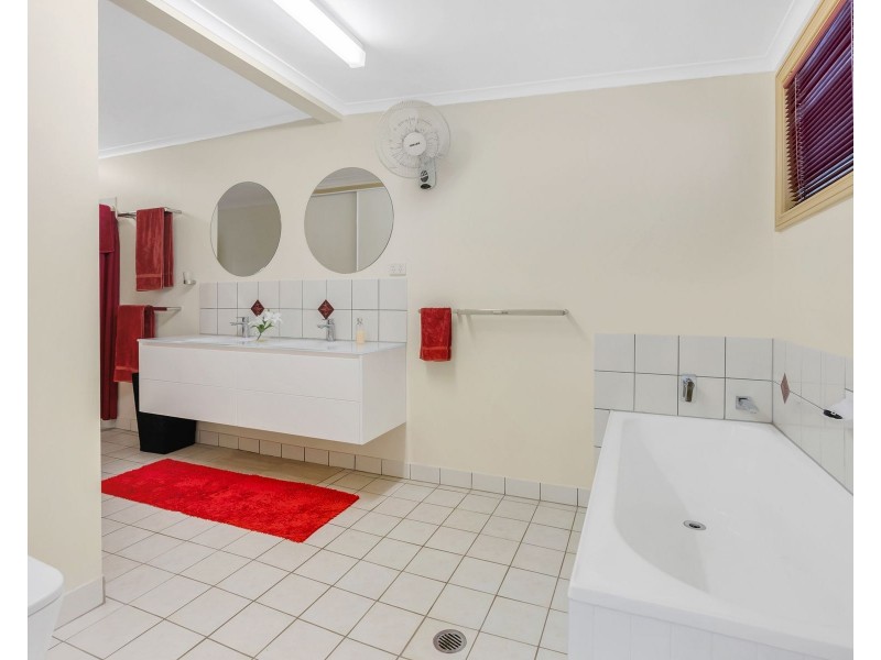 59 Waite Street, Machans Beach QLD 4878