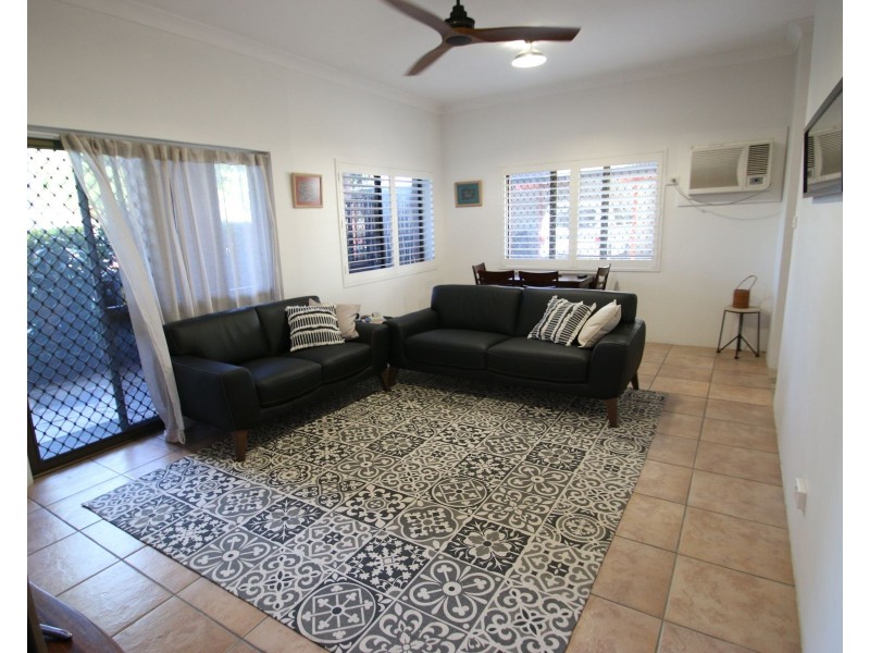 1/271-273 Esplanade, Cairns North QLD 4870