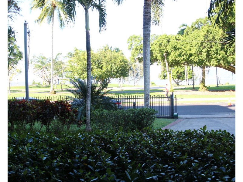 1/271-273 Esplanade, Cairns North QLD 4870