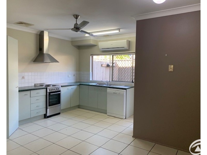2/3 Miles Street, Manoora QLD 4870