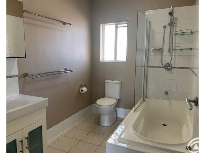 2/3 Miles Street, Manoora QLD 4870