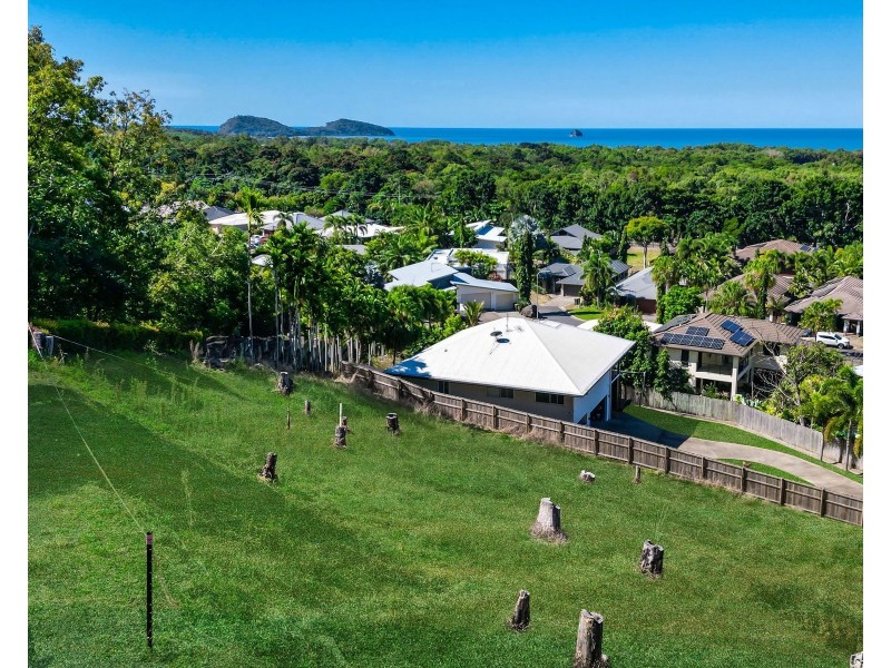 10 Seascape Close, Palm Cove QLD 4879