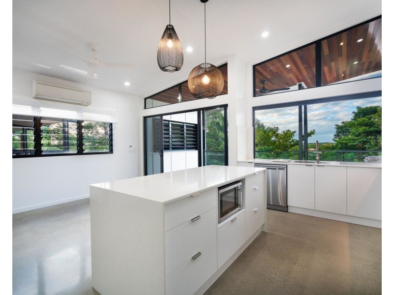 6A Diamond Close, Stratford QLD 4870