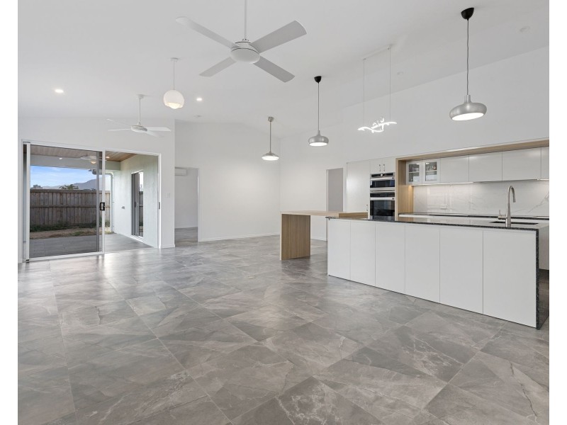 104 Flagstone Terrace, Smithfield QLD 4878