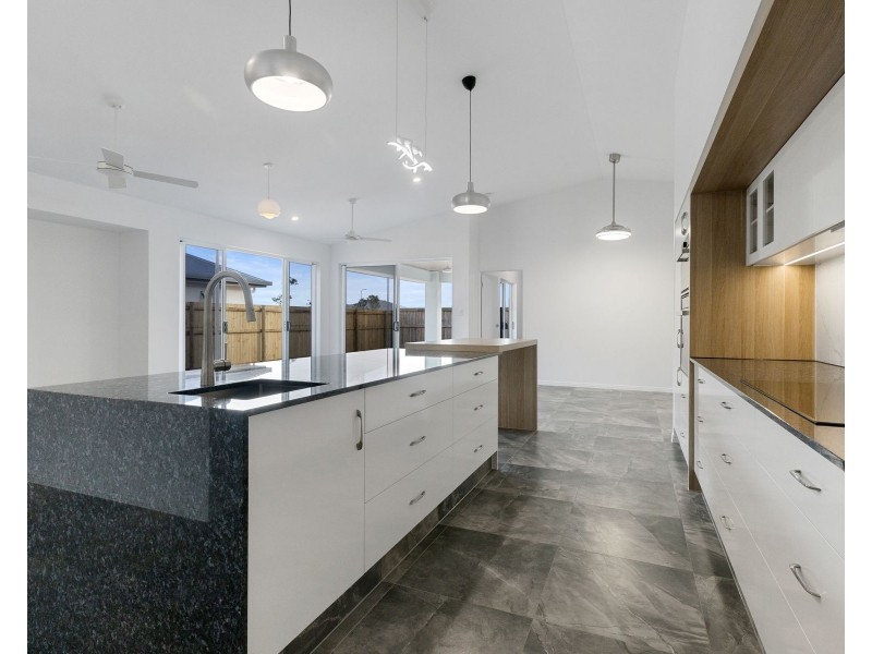 104 Flagstone Terrace, Smithfield QLD 4878