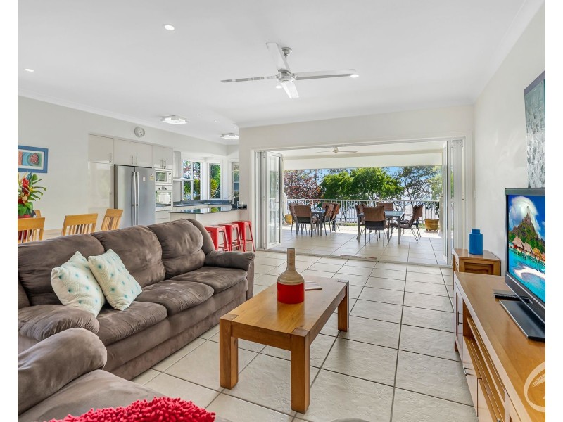 67 Casuarina Street, Holloways Beach QLD 4878