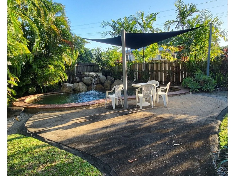 4/1 Hollett Close, Manunda QLD 4870