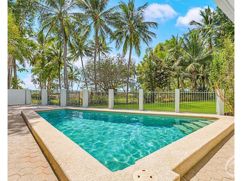 6 Coconut Street, Holloways Beach QLD 4878