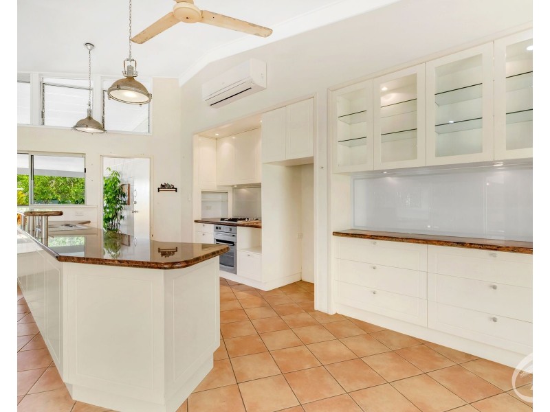 6 Coconut Street, Holloways Beach QLD 4878